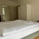 Modest Studio In The City Center - Cross 4